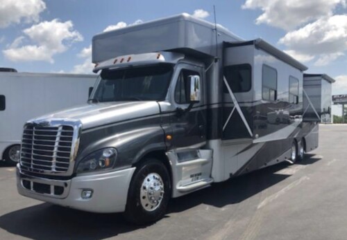 2017 NRC Triple Slide 2 Bath Cascadia, 600 HP Cummins, 115K Miles, Available Today - Image 3